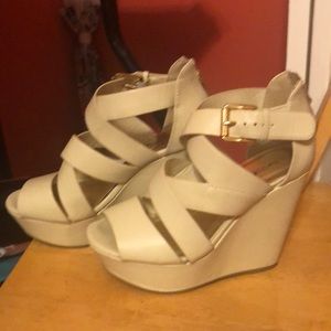 Cream colored women’s wedges . Size is 6/7
